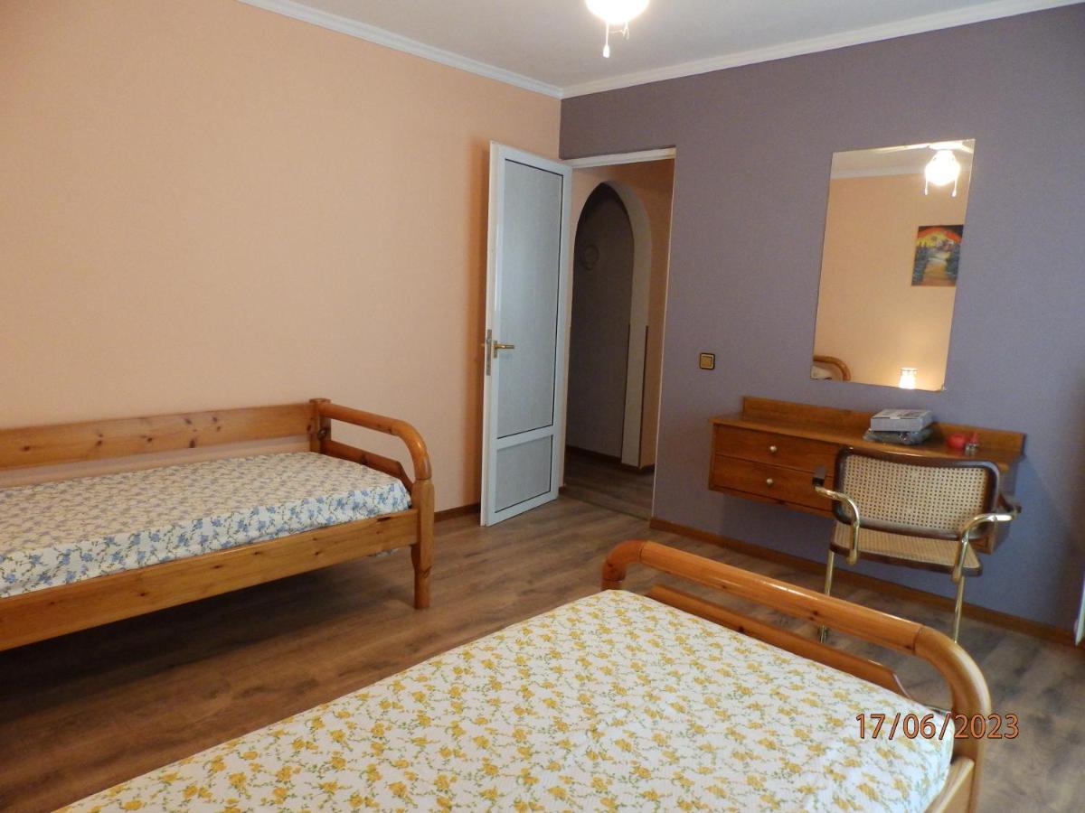 Muses Apartments เอเรเทรีย ภายนอก รูปภาพ
